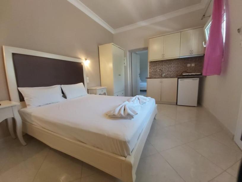 Konstantinos Apartments Ammoudia Habitación foto
