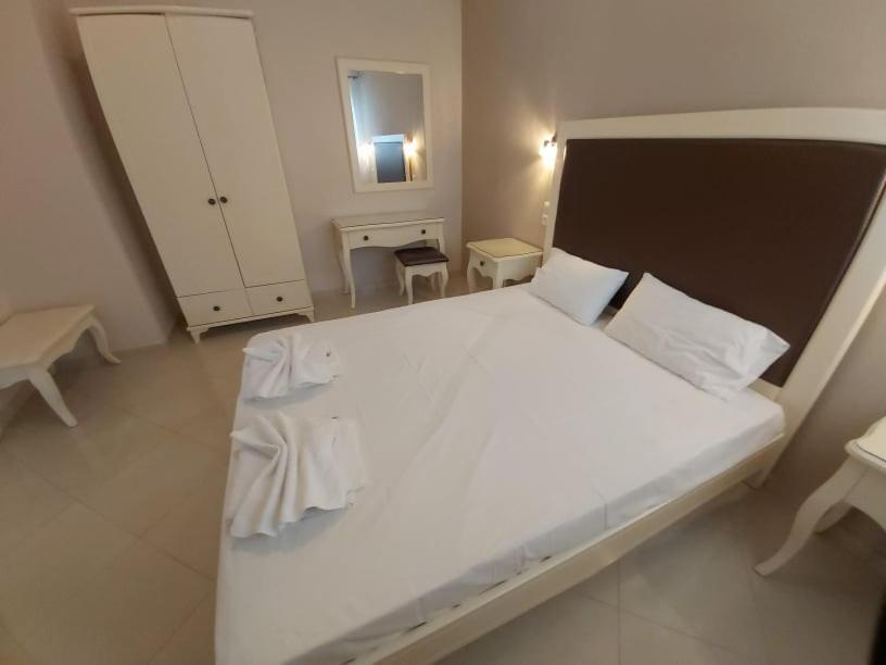 Konstantinos Apartments Ammoudia Habitación foto
